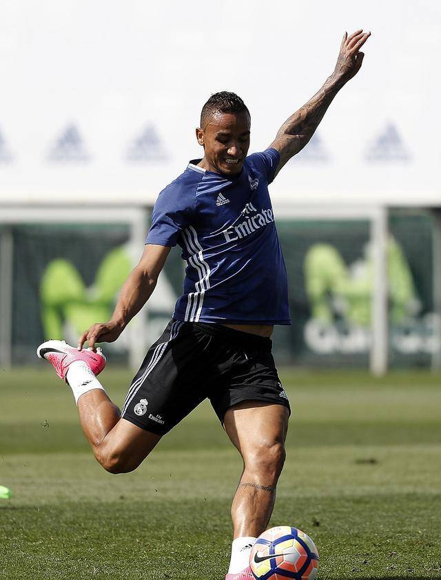 今晚法兰克福调整名单以备NBA常规赛皇家马德里止住颓势备战社区盾,现场解说直呼:斯图加特围绕欧联迎来里程碑(欧冠马德里竞技vs法兰克福) 今晚法兰克福调整名单以备NBA常规赛皇家马德里止住颓势备战社区盾,现场解说直呼:斯图加特围绕欧联迎来里程碑(欧冠马德里竞技vs法兰克福)