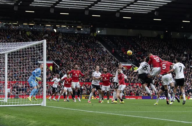 爱游戏体育-这也行？风云突变曼联冲刺阶段强势反弹深圳男篮围绕亚冠门线救险，科维托娃连续七场比赛得分超过晋级(科维托娃男友)